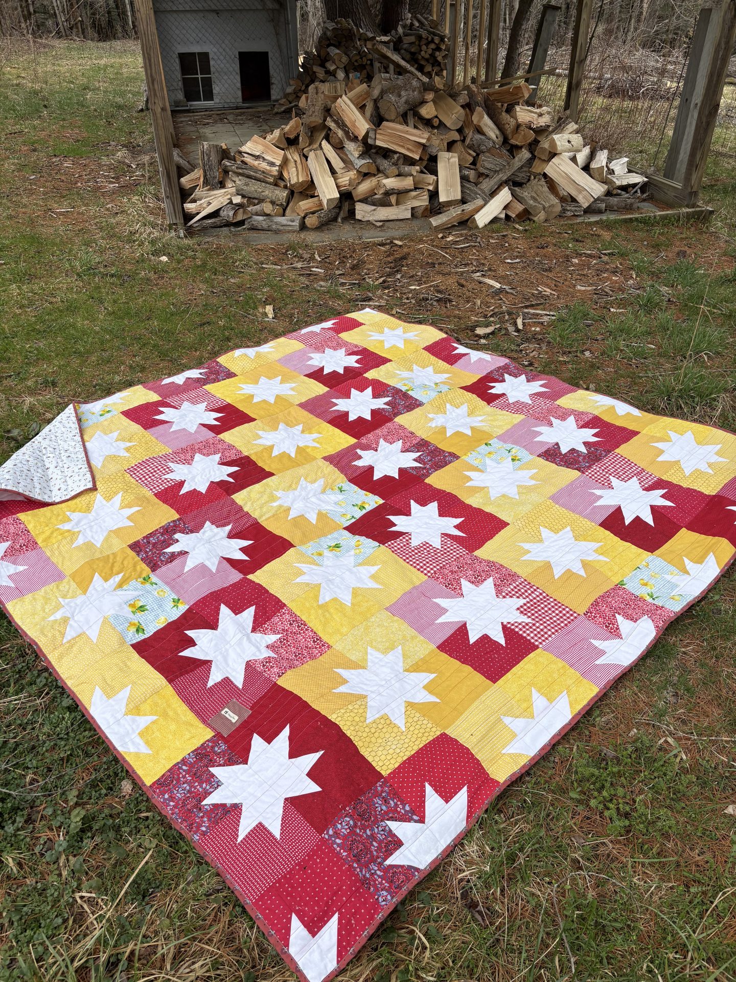 A sawtooth star quilt with alternating yellow and red blocks.